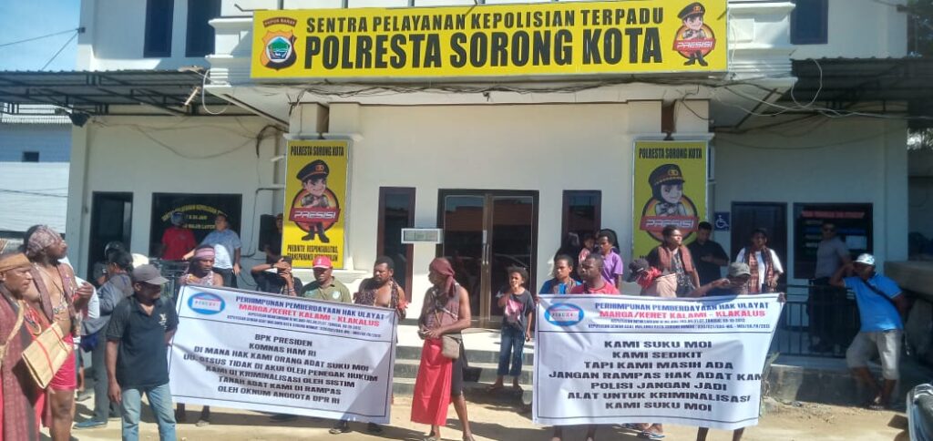 PERHIMPUNAN PEMBERDAYAAN HAK ULAYAT MARGA/KERET KALAMI - KLAKALUS KEPUTUSAN MENKUMHAM RI NO.AHU-193.AH.01.07.TANGGAL 08-10-2012 KEPUTUSAN DEWAN ADAT MALAMOI KOTA SORONG NOMOR: 020/021/DAS-WIL-MOI/SK/IV/2013 BPK PRESIDEN KOMNAS HAM RI DI MANA HAK KAMI ORANG ADAT SUKU MOI UU. OTSUS TIDAK DI AKUI OLEH PENEGAK HUKUM KAMI DI KRIMINALISASI OLEH SISTIM TANAH ADAT KAMI DI RAMPAS OLEH OKNUM ANGGOTA DPR RI